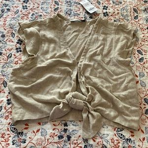 Cute crop top with ruffle sleeves